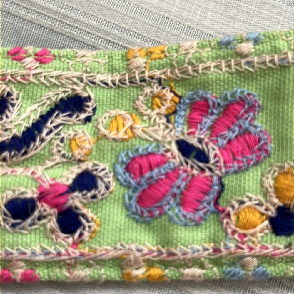 Beautiful embroidered fabric belt with brass ring buckle - size small - Picture 7 of 10